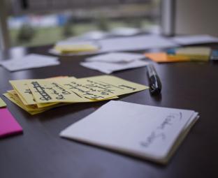Post it sur une table